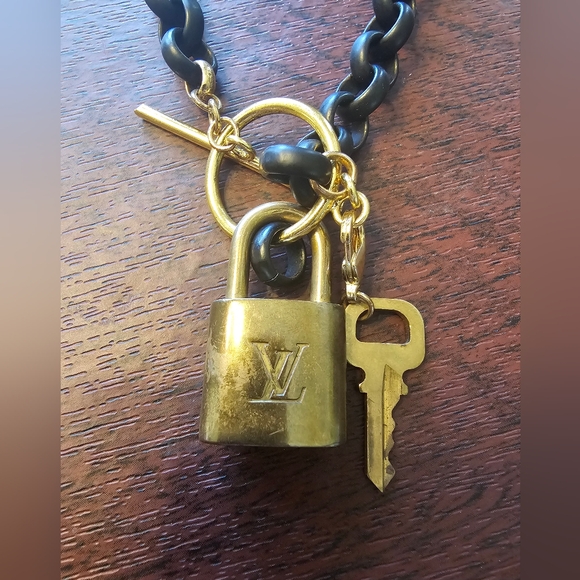 LOUIS VUITTON brass and blacker choker necklace. - Picture 3 of 11